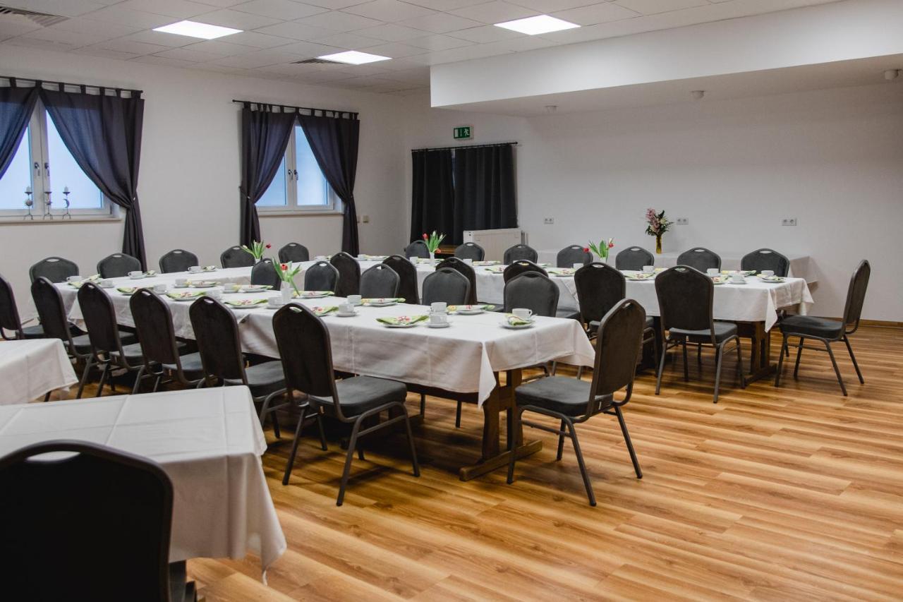 Hotel Mueller Genthin Ngoại thất bức ảnh